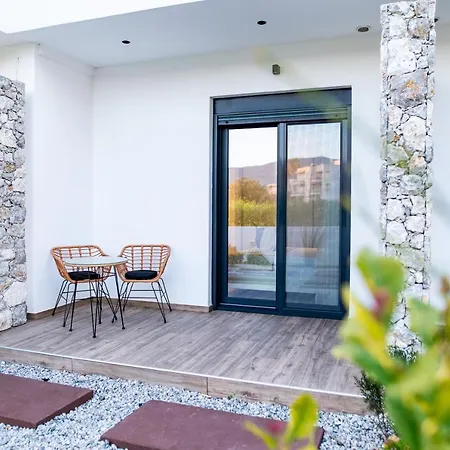 Pebble Gargen Aloe - Pampas Grass Apartment